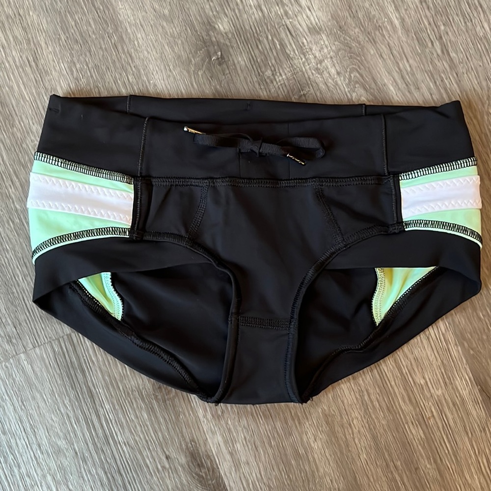 Lululemon Shorts Size 4